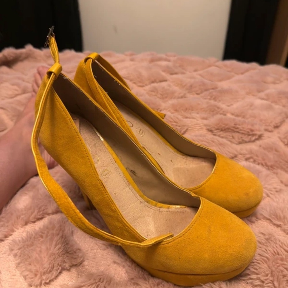 Aldo Mustard Yellow Suede Heels
